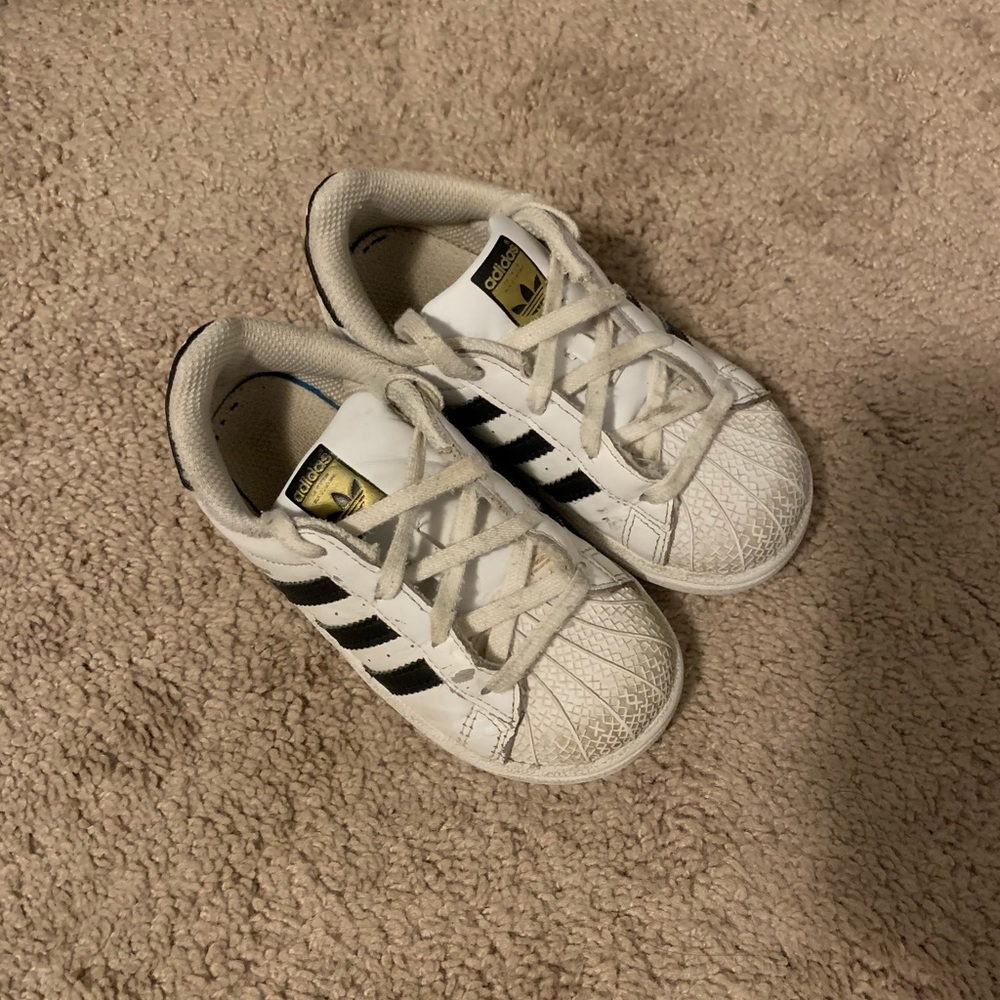 Adidas Superstar size 9